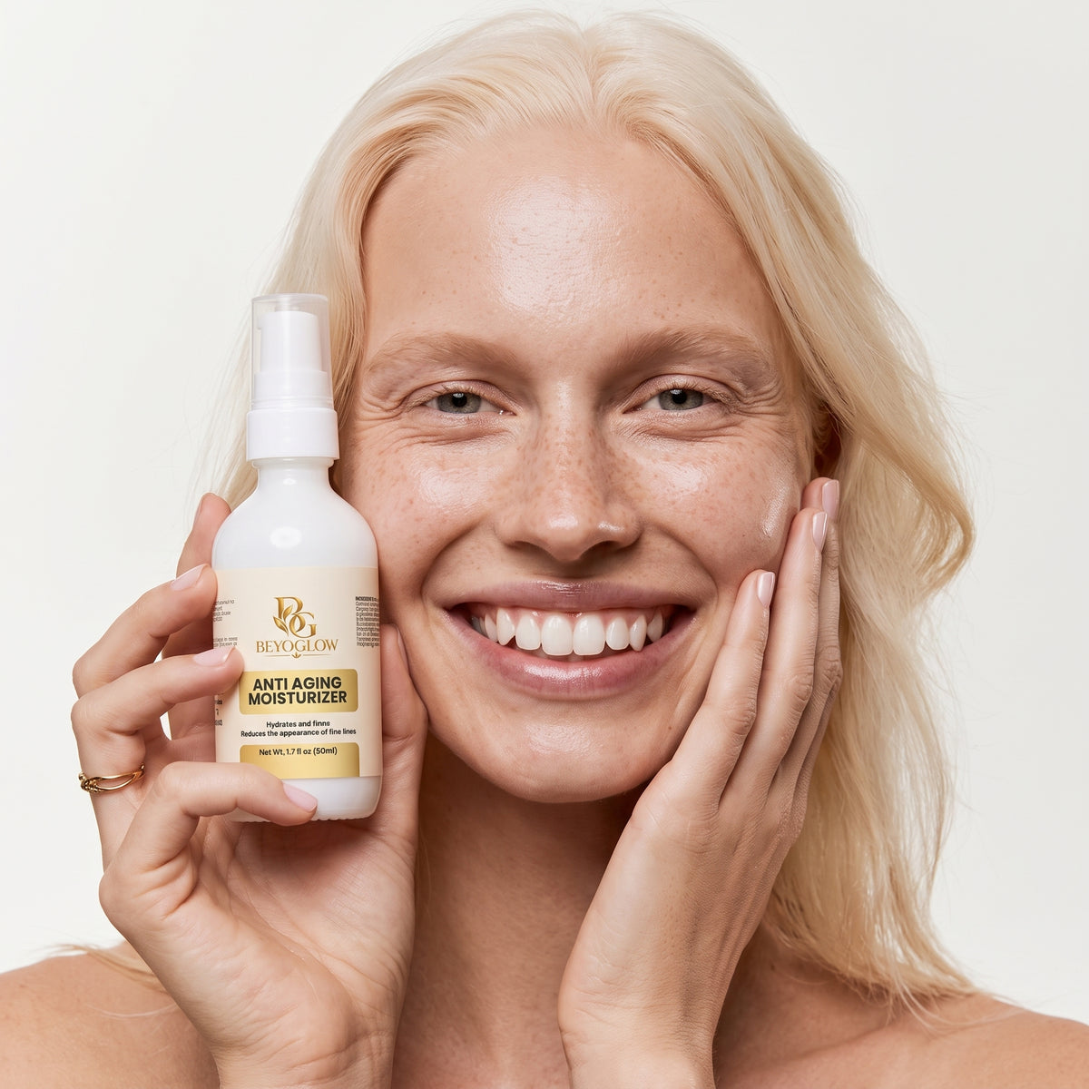 Smoothing BEYOGLOW Anti Aging Moisturizer over the face